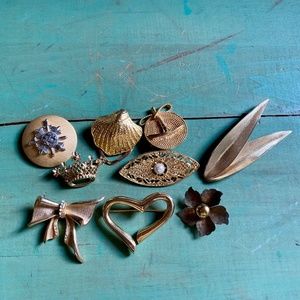 Lot of 9 Vint Brooches - Holiday gift - Sweetheart gift - Craft Wedding Bouquet